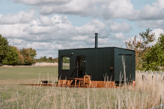 Edmund, off-grid cabin Cotswolds, near Cirencester