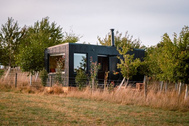 Aravis, off-grid cabin Cotswolds, near Cirencester